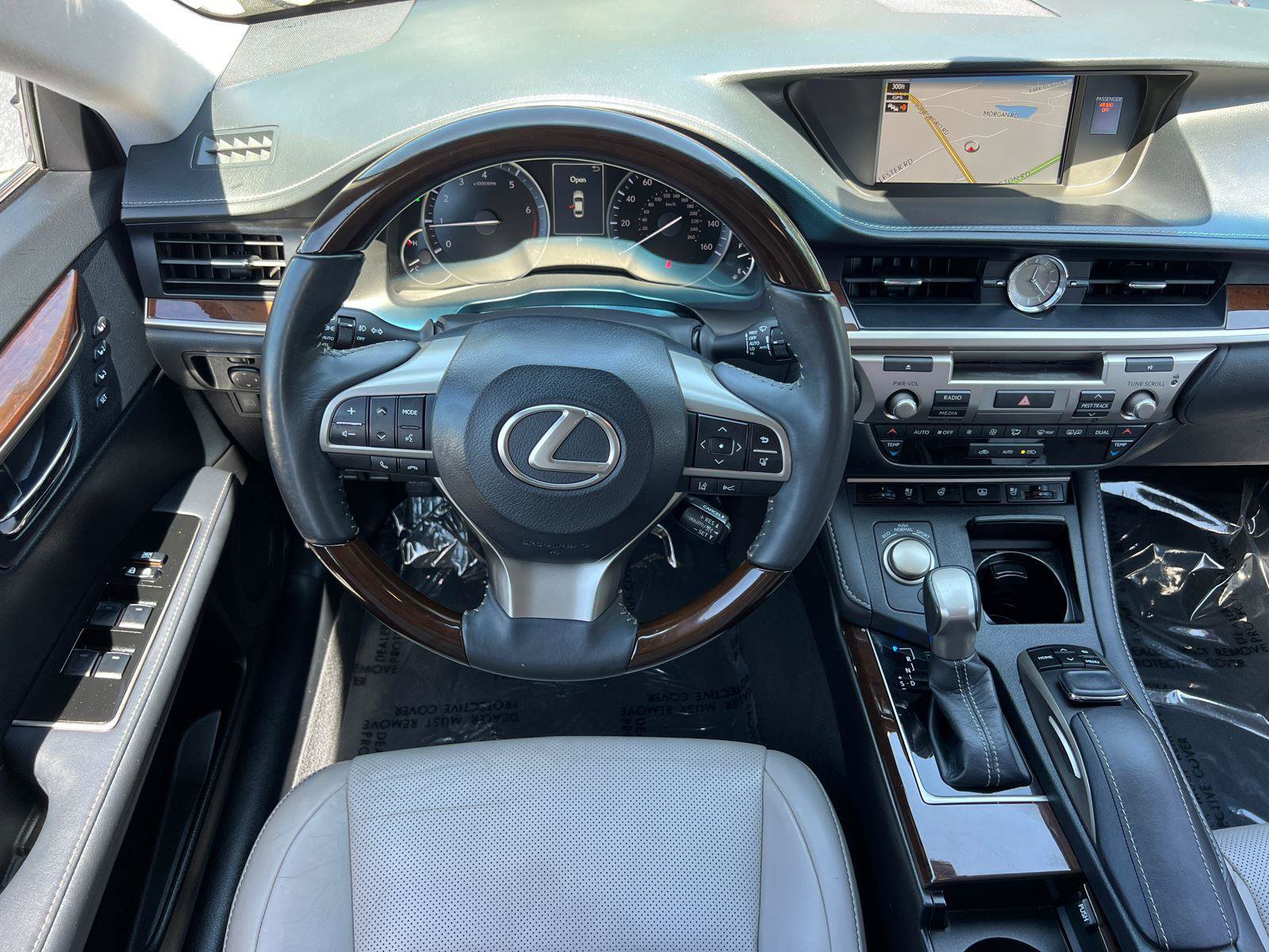 Used 2017 Lexus ES 350 w/ Luxury Package image 24