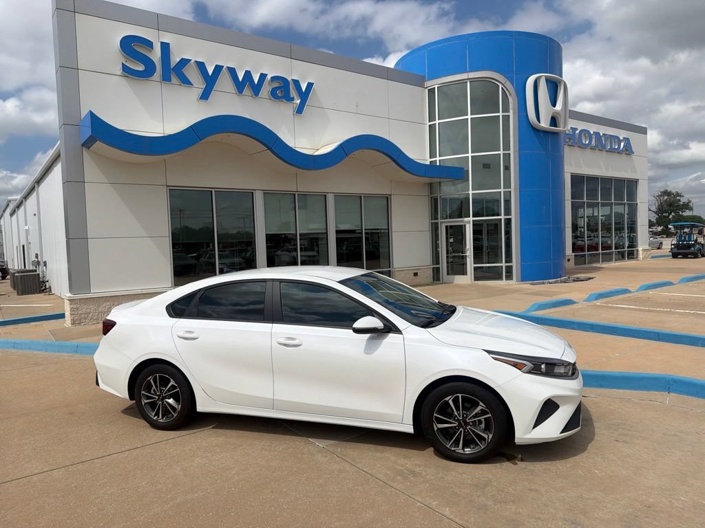 Used 2024 Kia Forte LXS w/ LXS Technology Package FWD image 1