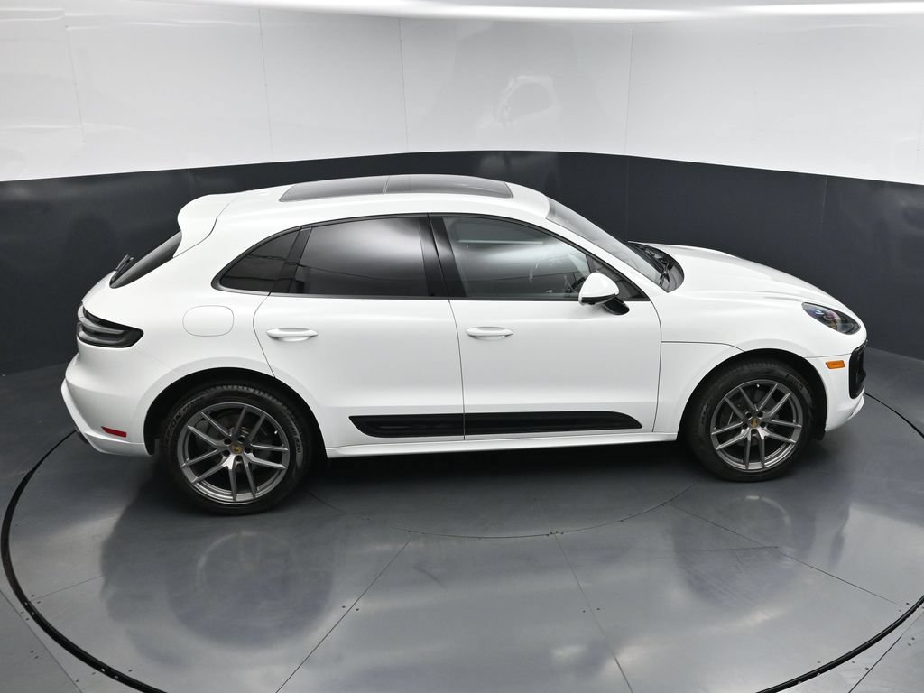 Certified 2025 Porsche Macan AWD/4WD image 19