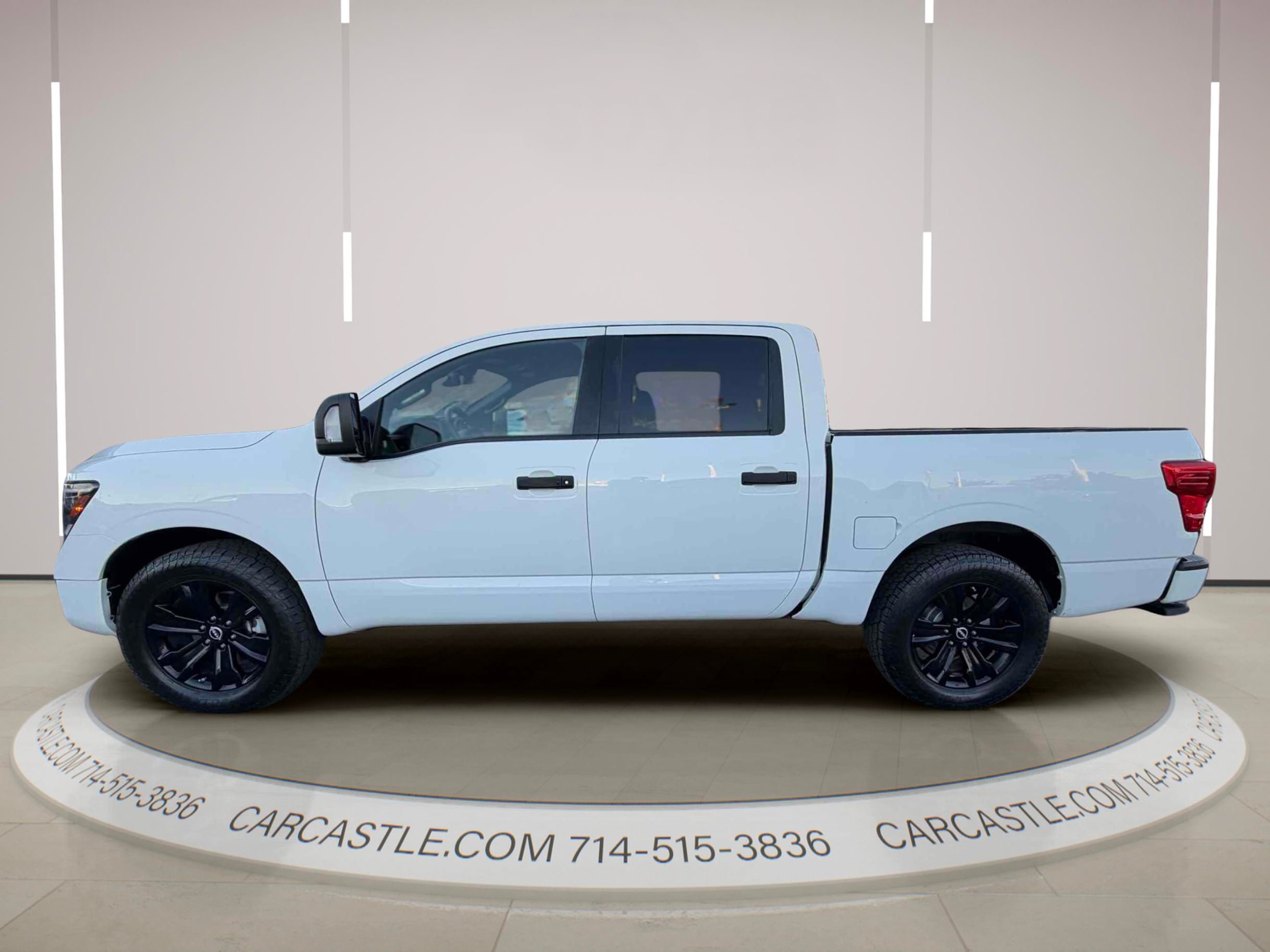 Used 2023 Nissan Titan SV w/ SV Convenience Package AWD/4WD image 2