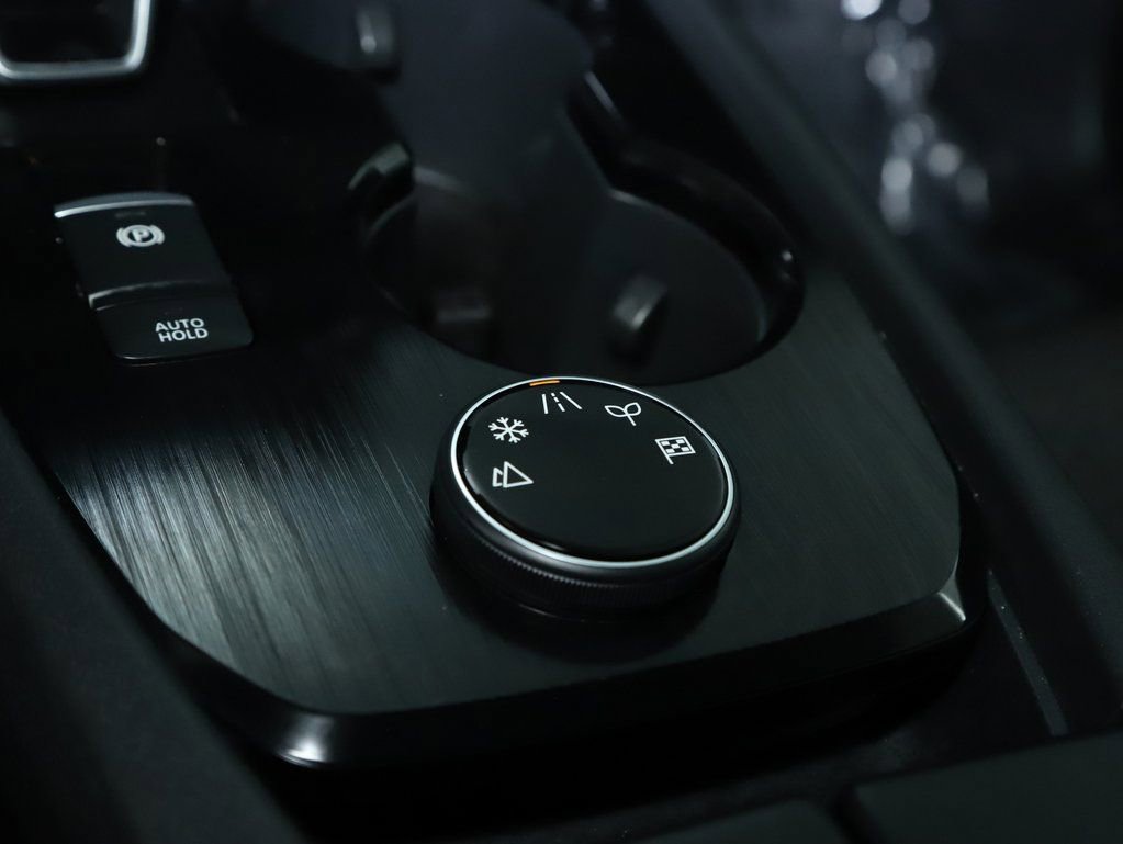 Used 2025 Nissan Rogue SV image 26