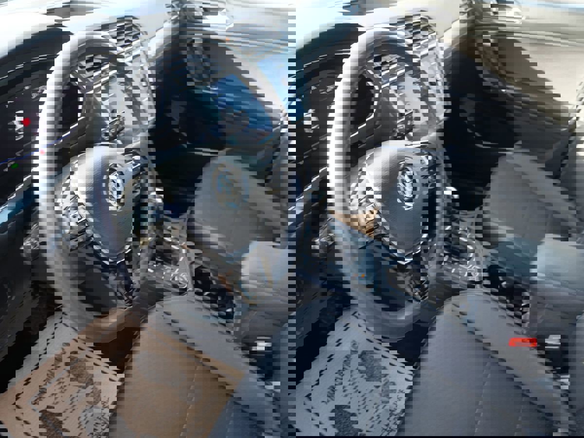 Used 2020 Volkswagen Tiguan SEL image 12