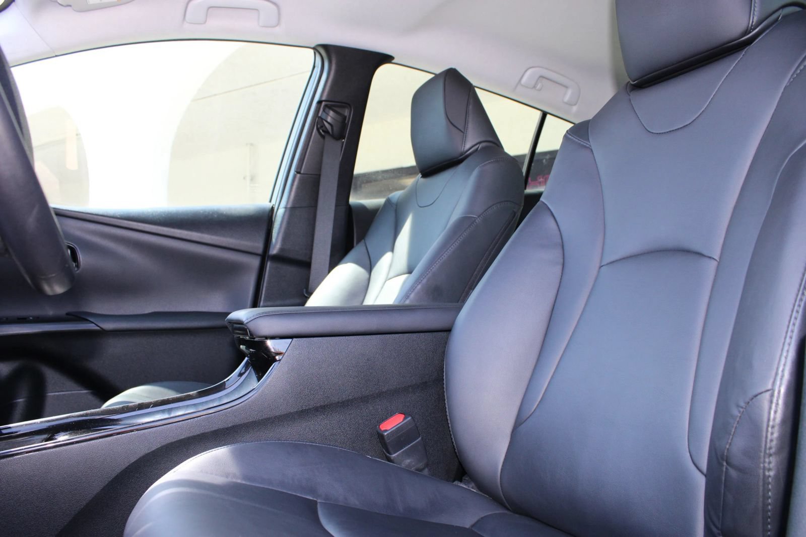 Used 2018 Toyota Prius Prime Premium FWD image 17
