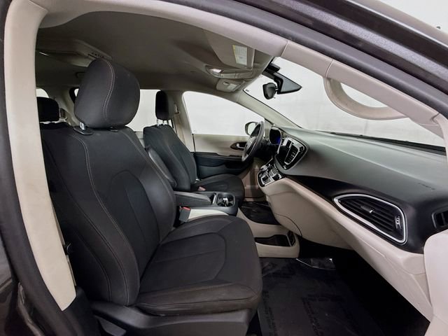 Used 2017 Chrysler Pacifica Touring Plus w/ Tire & Wheel Group image 27