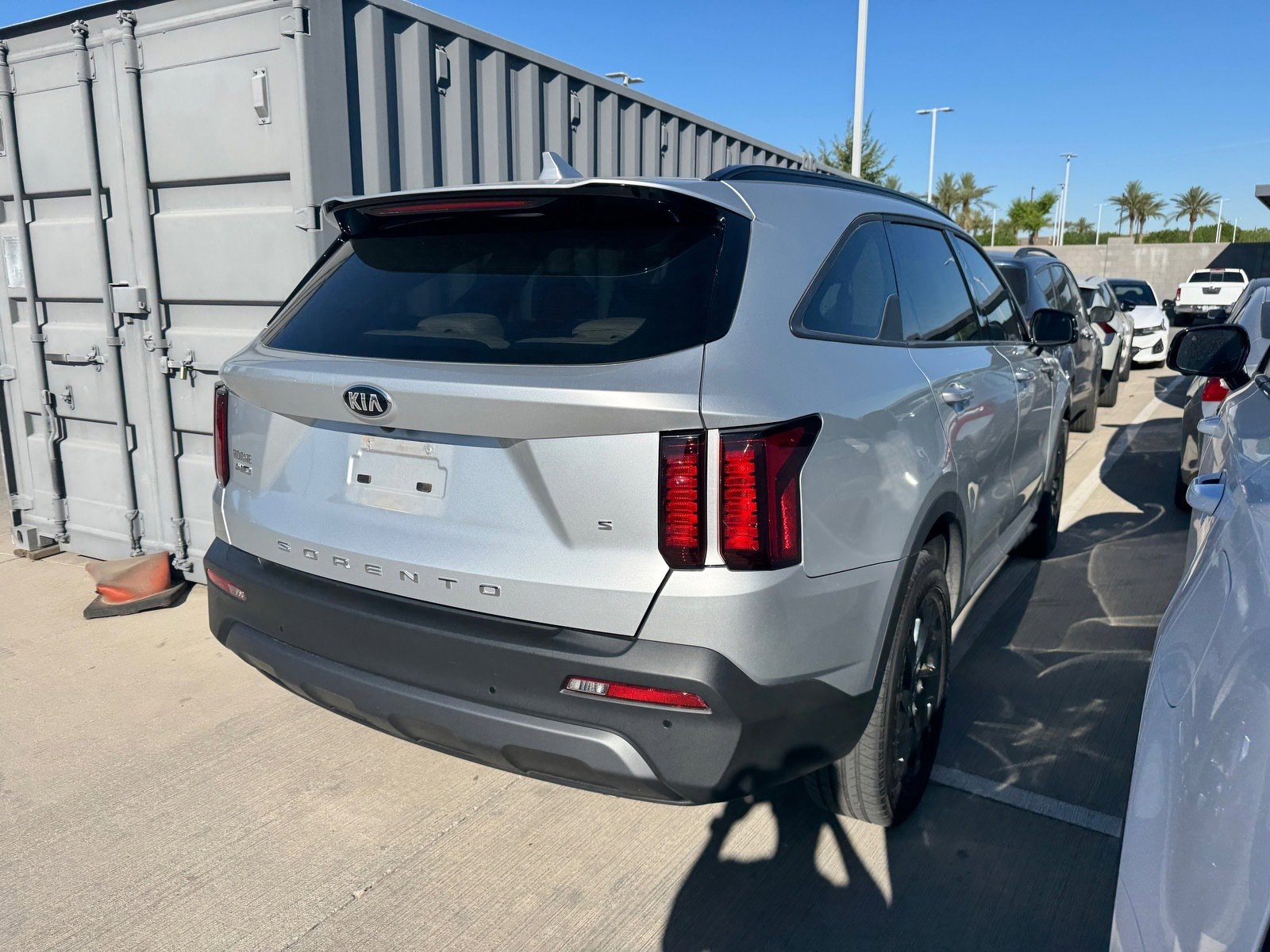 Used 2021 Kia Sorento S w/ Panoramic Sunroof Package image 3
