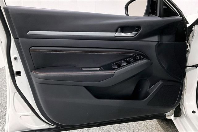 Used 2023 Nissan Altima 2.5 SR image 21