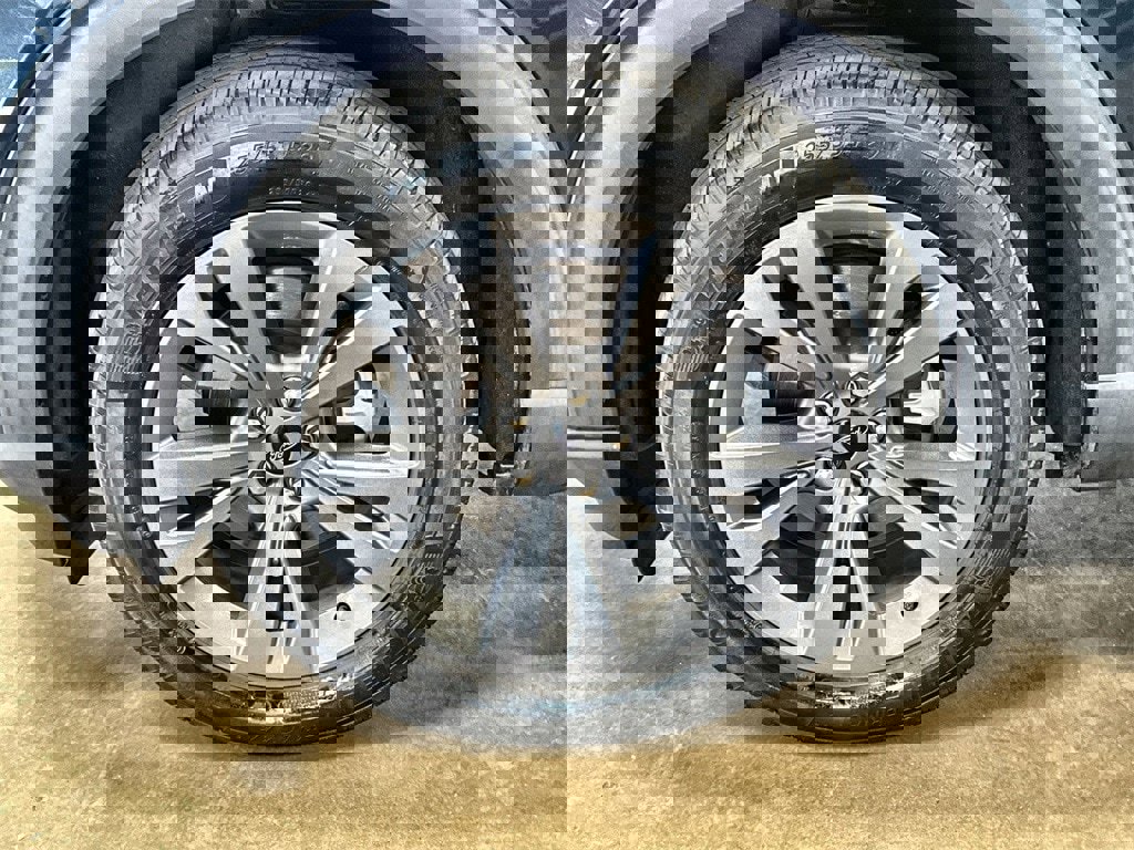 Used 2022 Ford Explorer XLT w/ Equipment Group 202A image 33