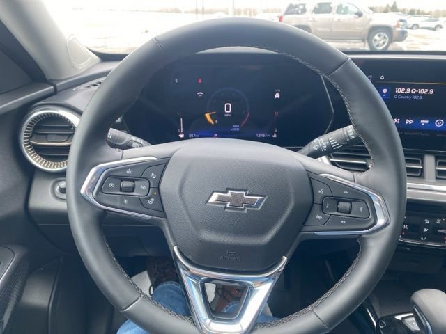 Used 2025 Chevrolet Trax ACTIV w/ Sunroof Package image 9