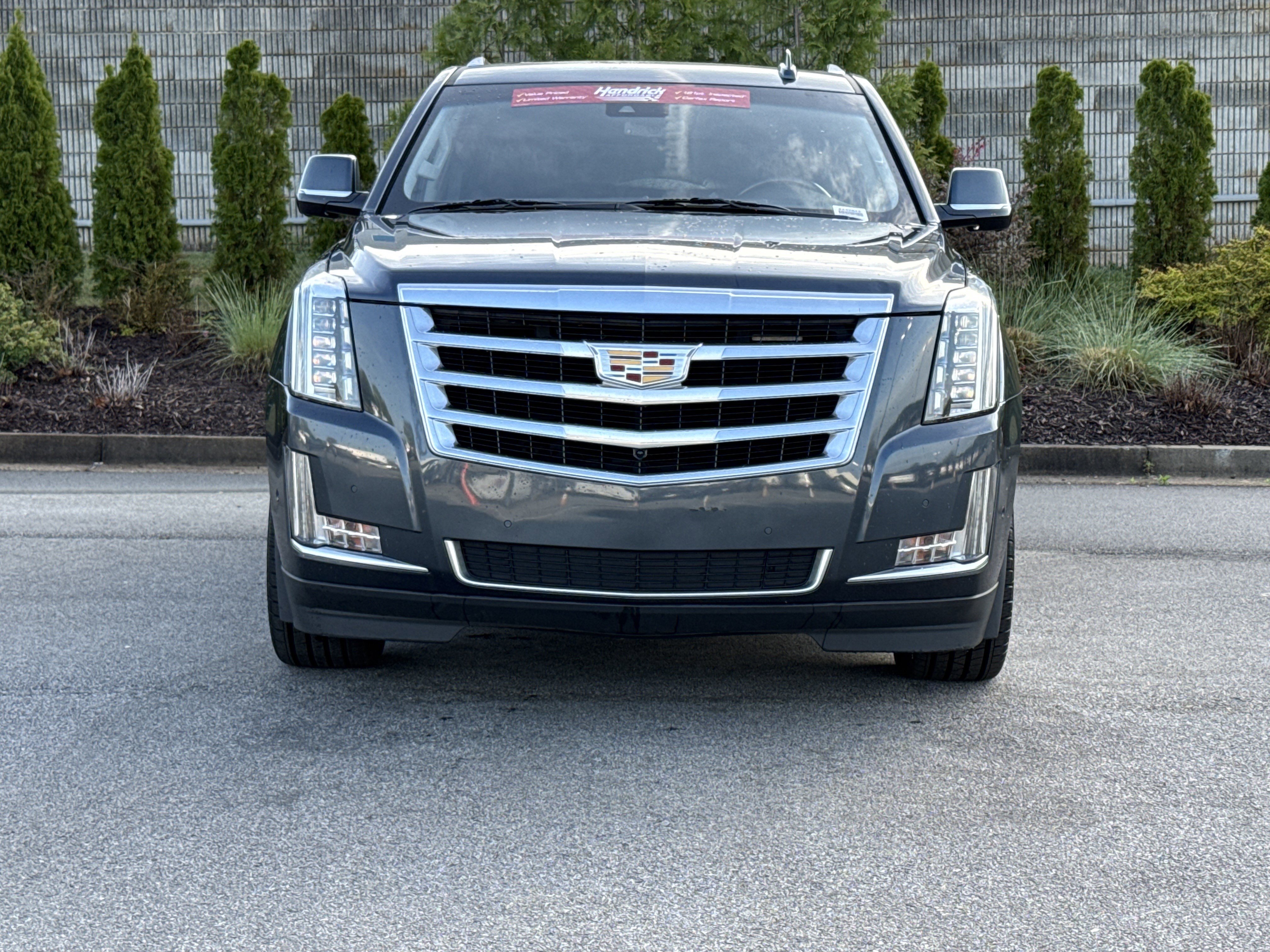 Used 2020 Cadillac Escalade Luxury image 3