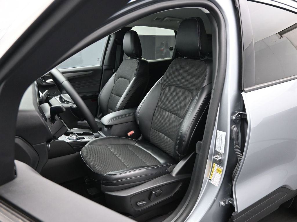 Certified 2023 Ford Escape SE image 9