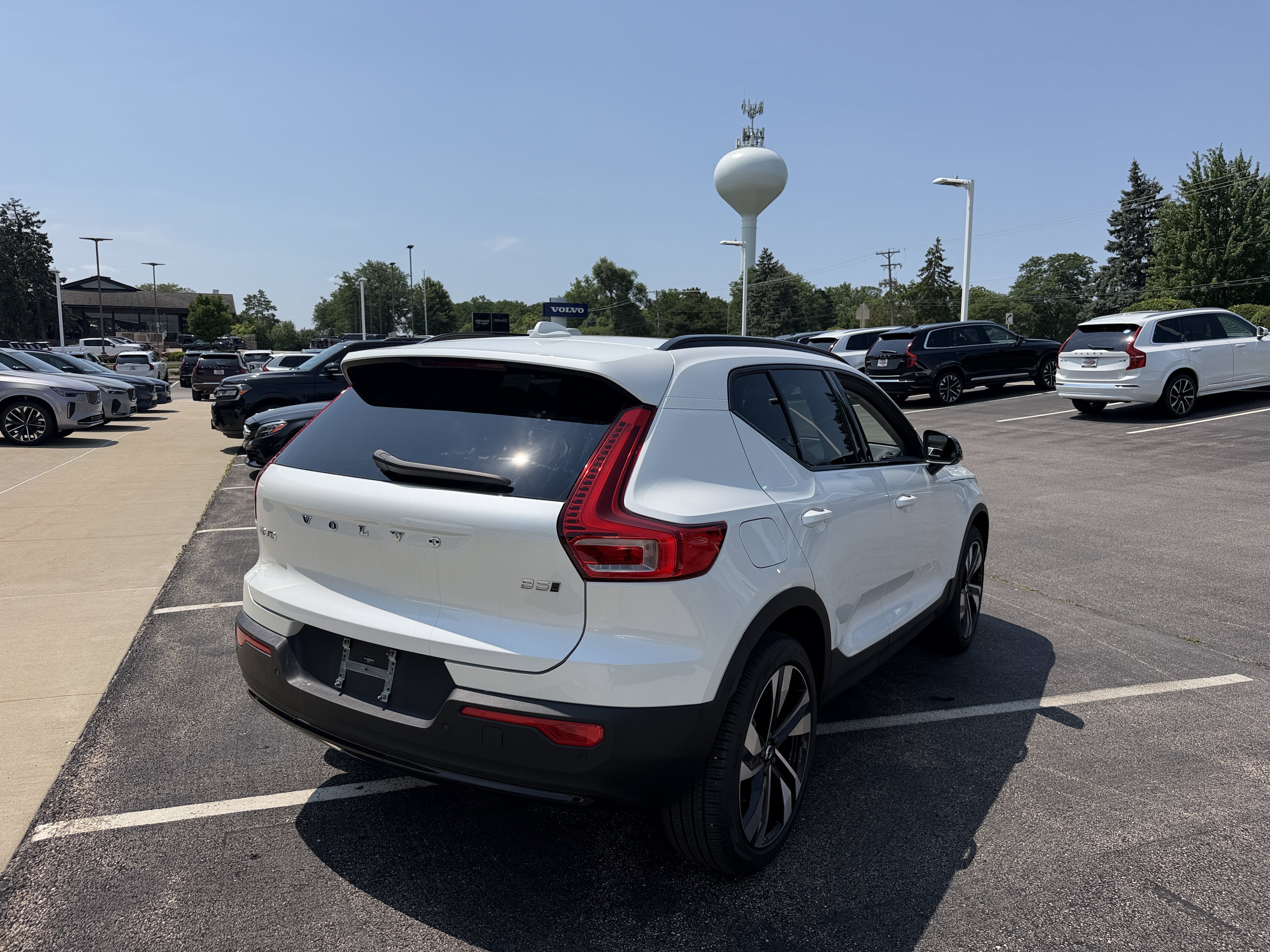 Used 2025 Volvo XC40 B5 Ultra AWD/4WD image 4