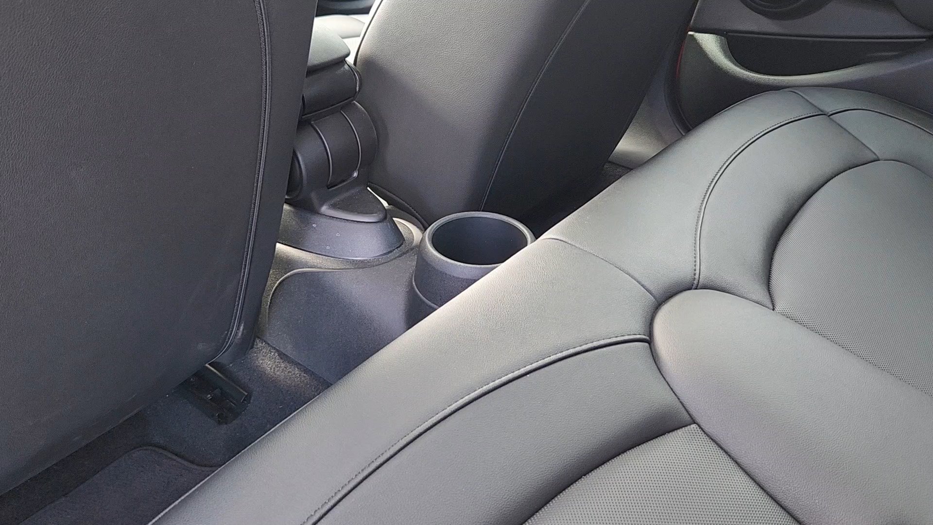 Used 2024 MINI Cooper 4-Door Hardtop image 18