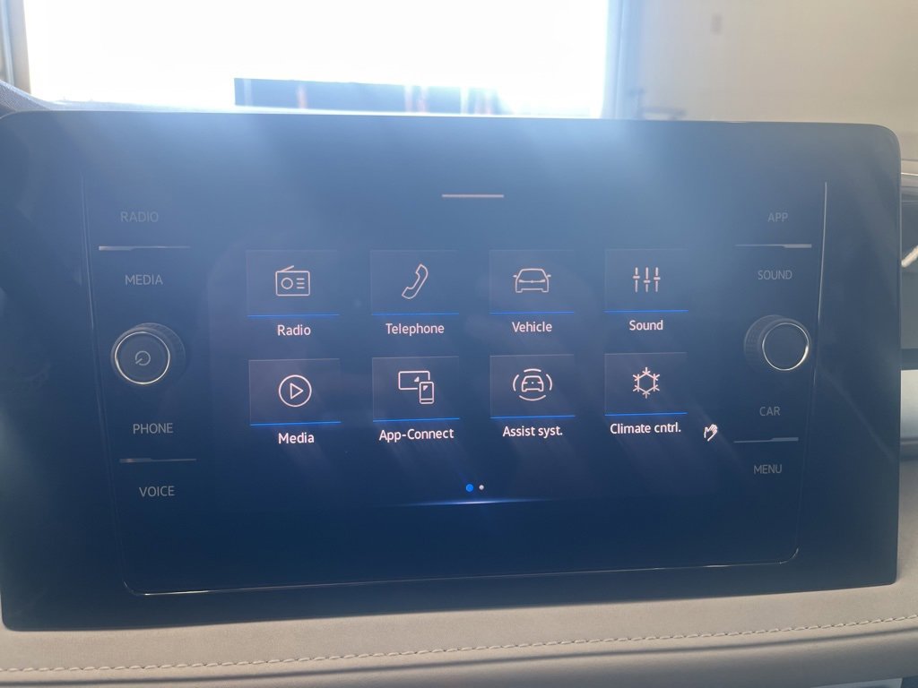 Certified 2025 Volkswagen Taos SE image 24