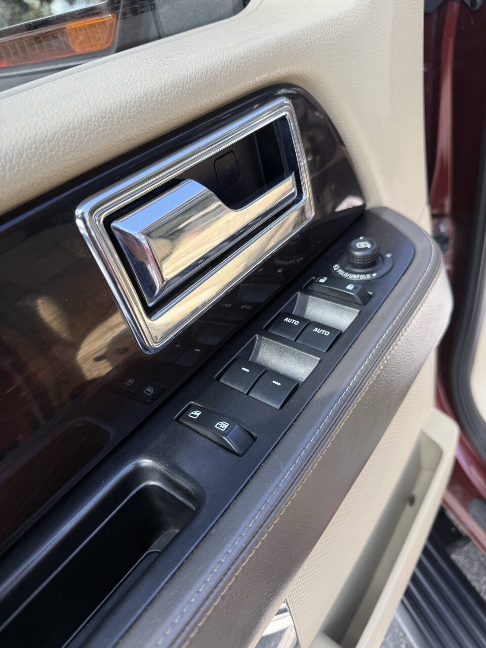 Used 2016 Lincoln Navigator Reserve AWD/4WD image 12