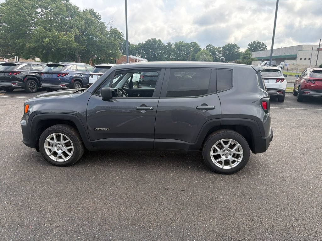 Used 2023 Jeep Renegade Latitude AWD/4WD image 6