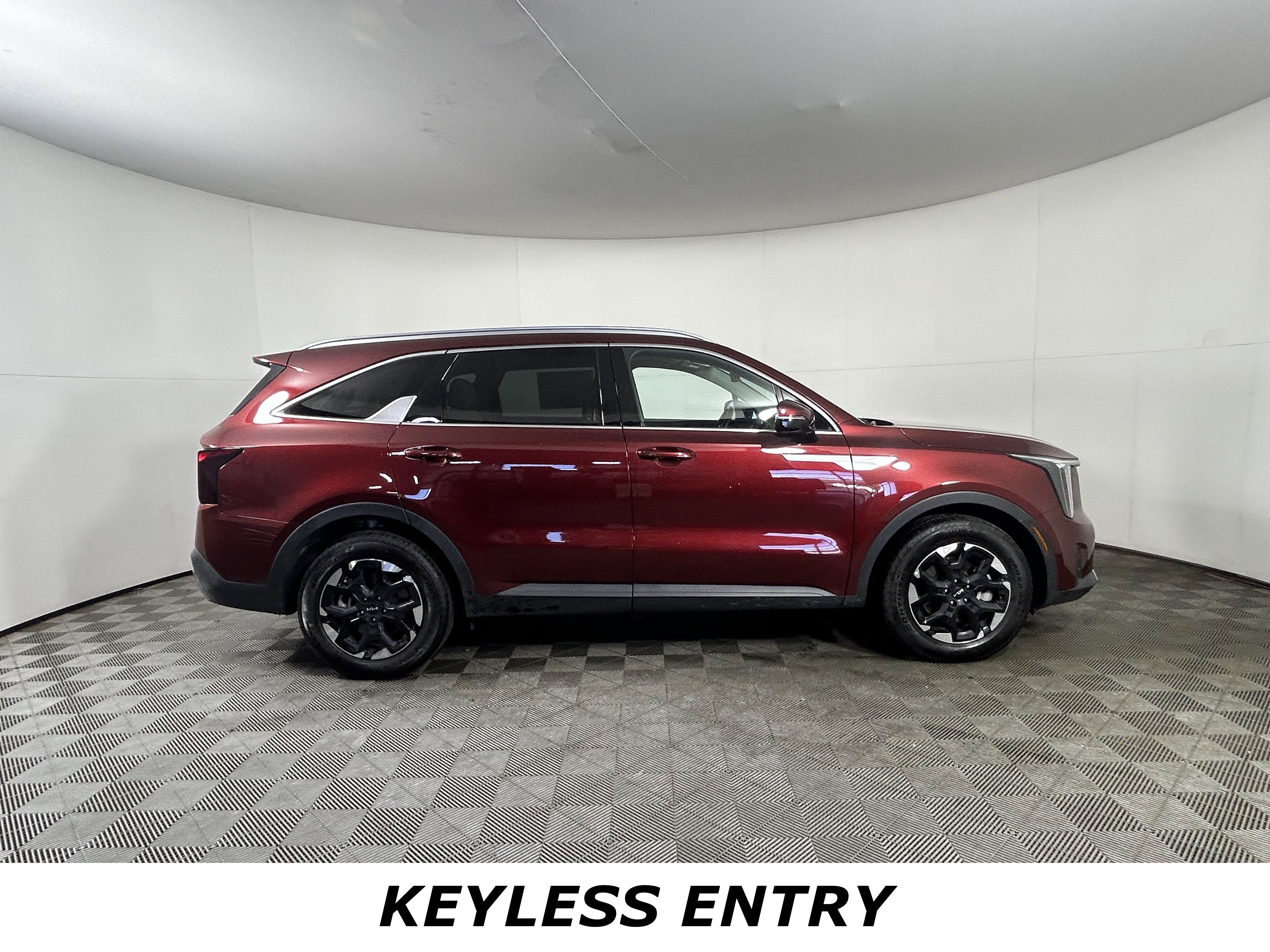 Used 2025 Kia Sorento S w/ Panoramic Sunroof Package image 8