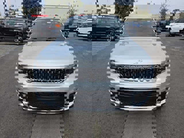 New 2025 Jeep Grand Cherokee L Limited w/ Trailer Tow Package image 2