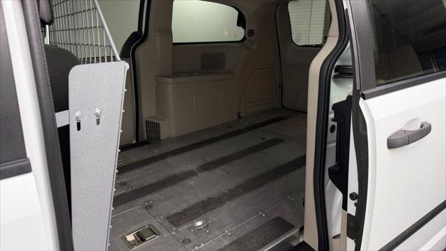 Used 2015 RAM C/V Tradesman FWD image 16