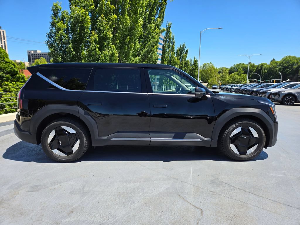 Certified 2024 Kia EV9 Light Long Range RWD image 3