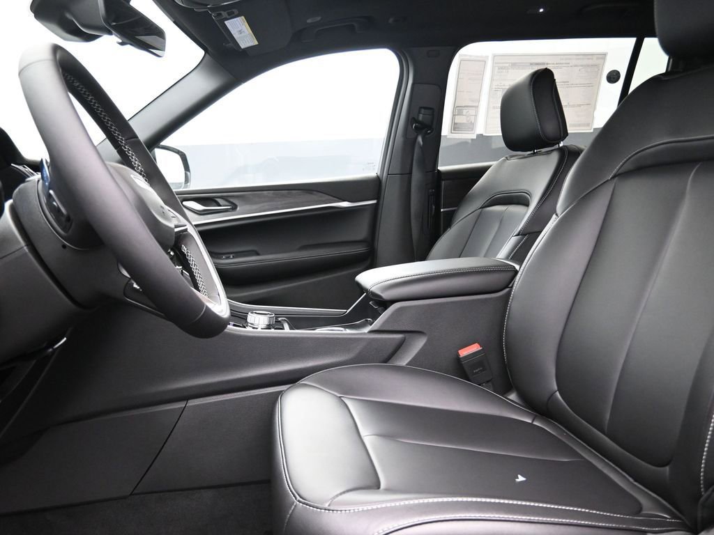 New 2025 Jeep Grand Cherokee L Limited w/ Black Appearance Package image 13