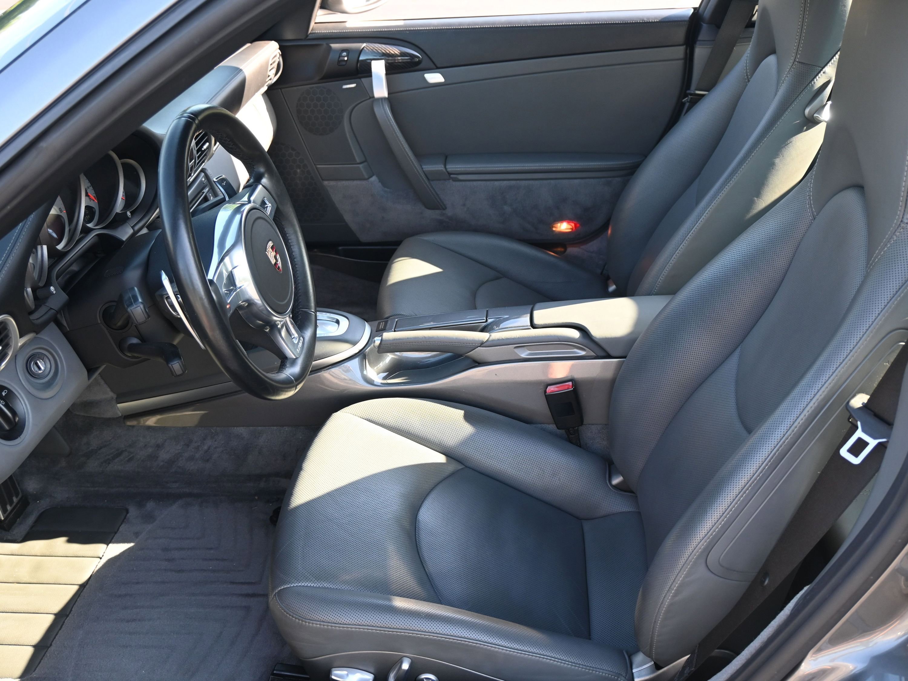 Used 2011 Porsche 911 Turbo S image 6