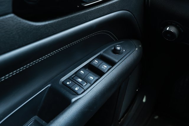 Used 2022 Jeep Compass Latitude FWD image 17