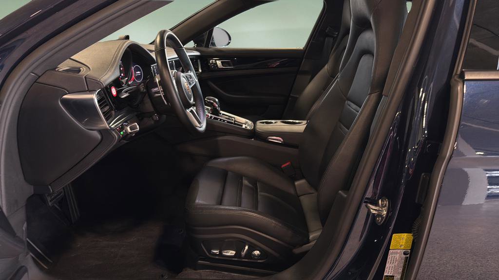 Used 2018 Porsche Panamera 4 image 32