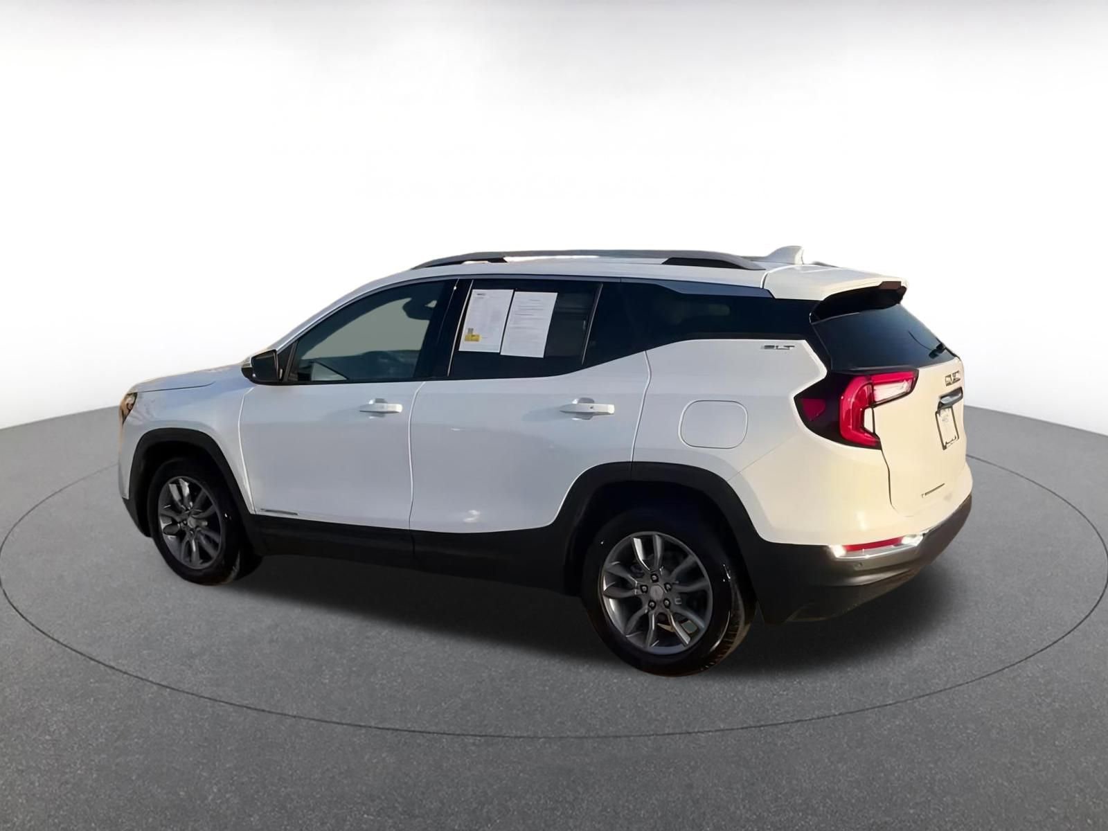 Used 2023 GMC Terrain SLT image 10