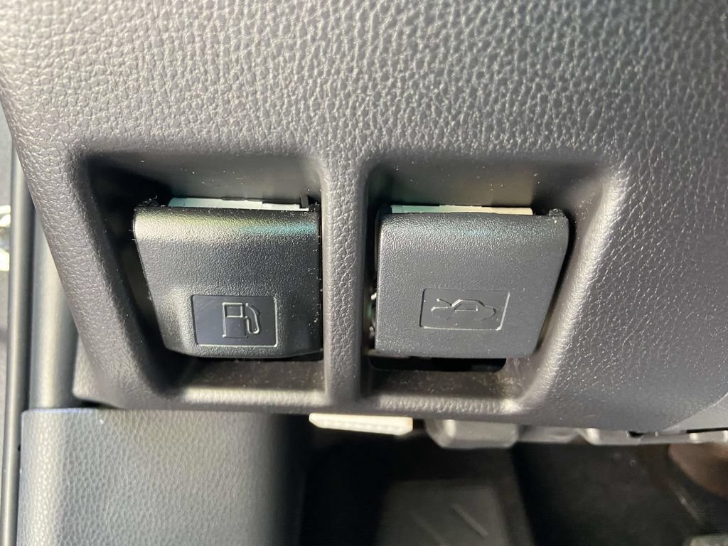 Used 2025 Toyota RAV4 LE FWD image 27