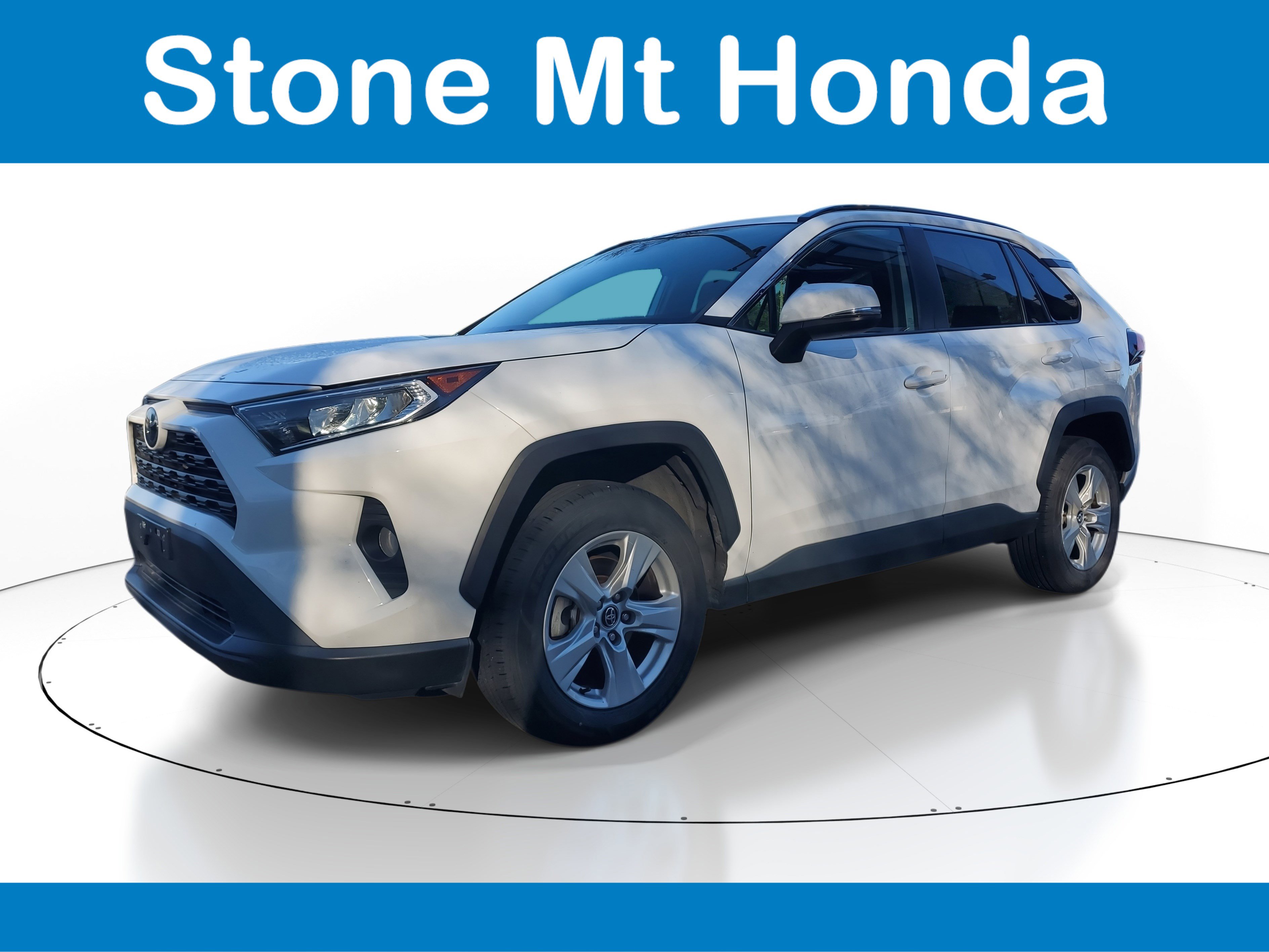 Used 2021 Toyota RAV4 XLE image 3