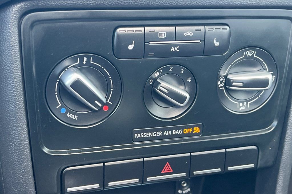 Used 2013 Volkswagen Beetle 2.5 image 15