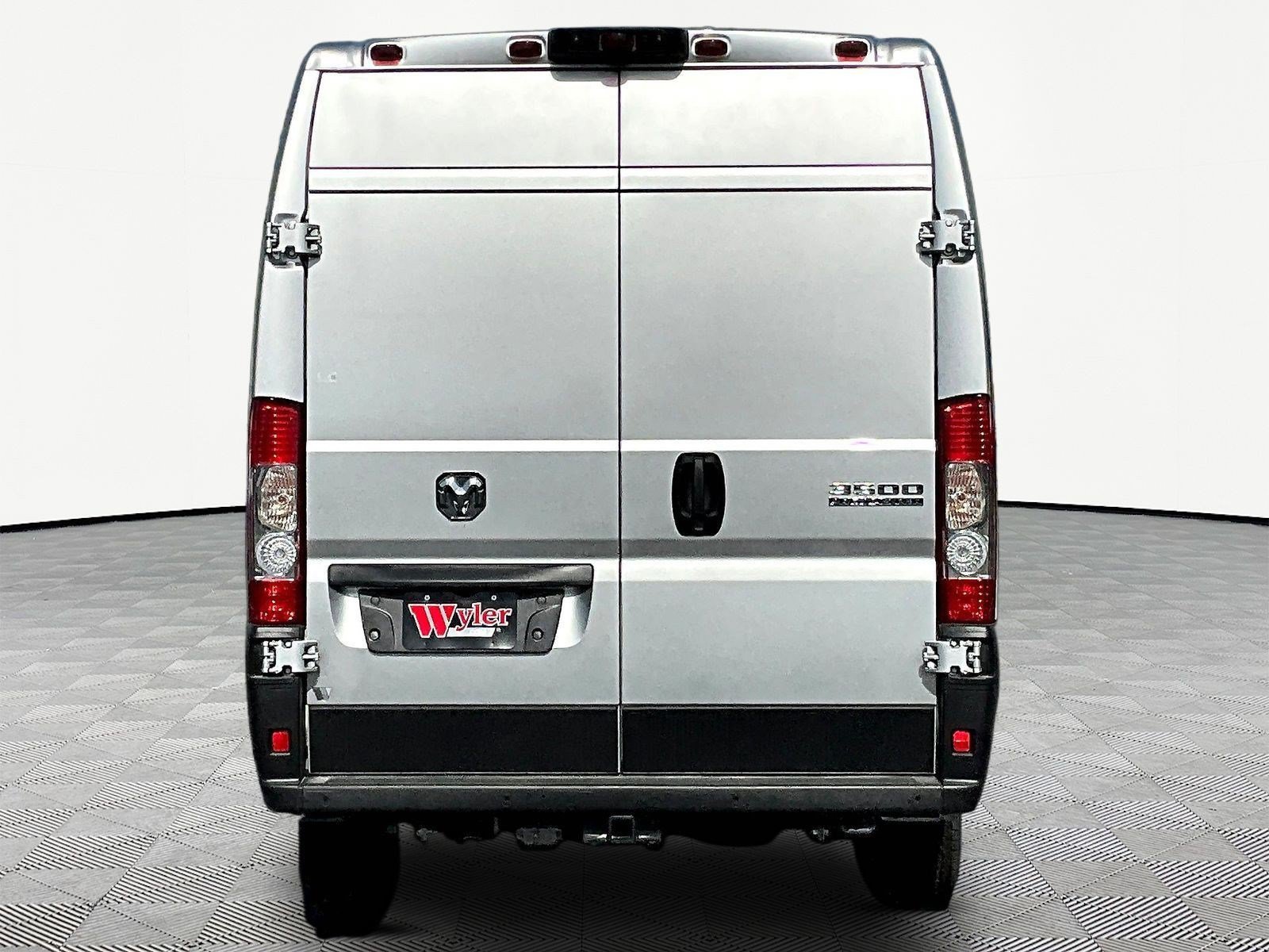 New 2026 RAM ProMaster 3500 w/ Crew Van Package FWD image 5