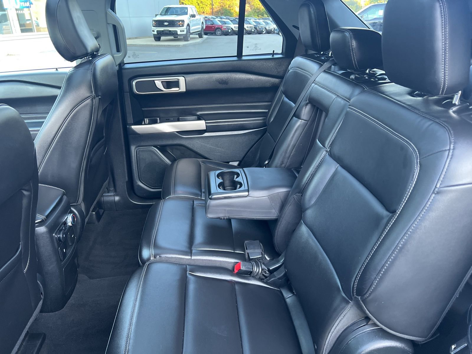 Used 2022 Ford Explorer XLT w/ Equipment Group 202A image 18