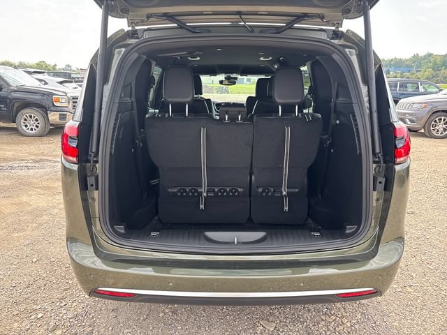 New 2027 Chrysler Pacifica Select AWD/4WD image 22