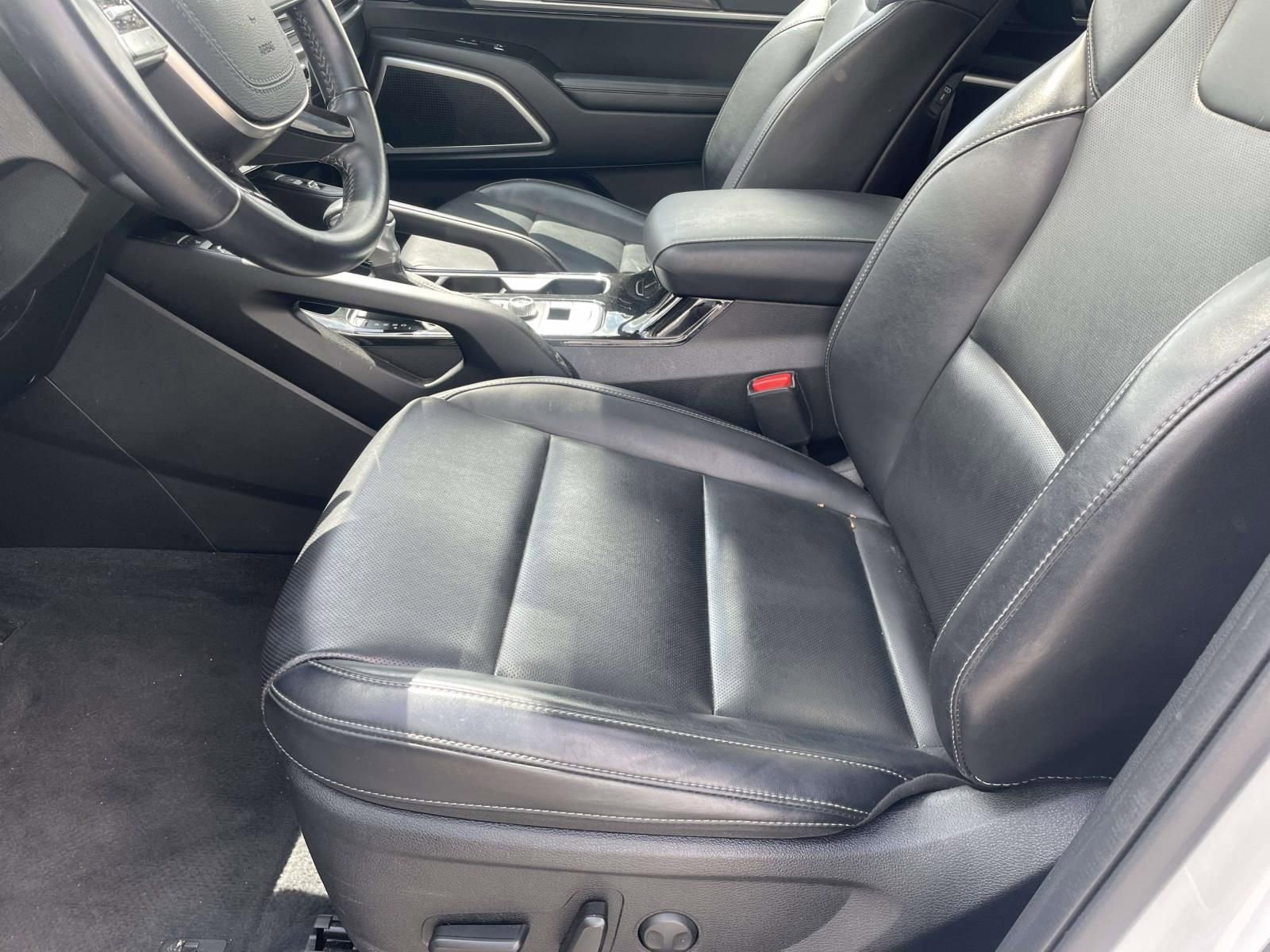 Used 2025 Kia Telluride S image 12