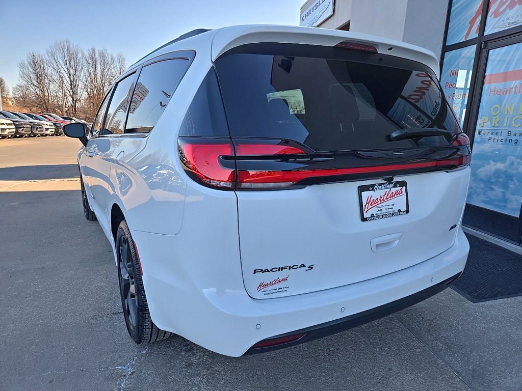 New 2026 Chrysler Pacifica Select w/ S Appearance Package AWD/4WD image 8