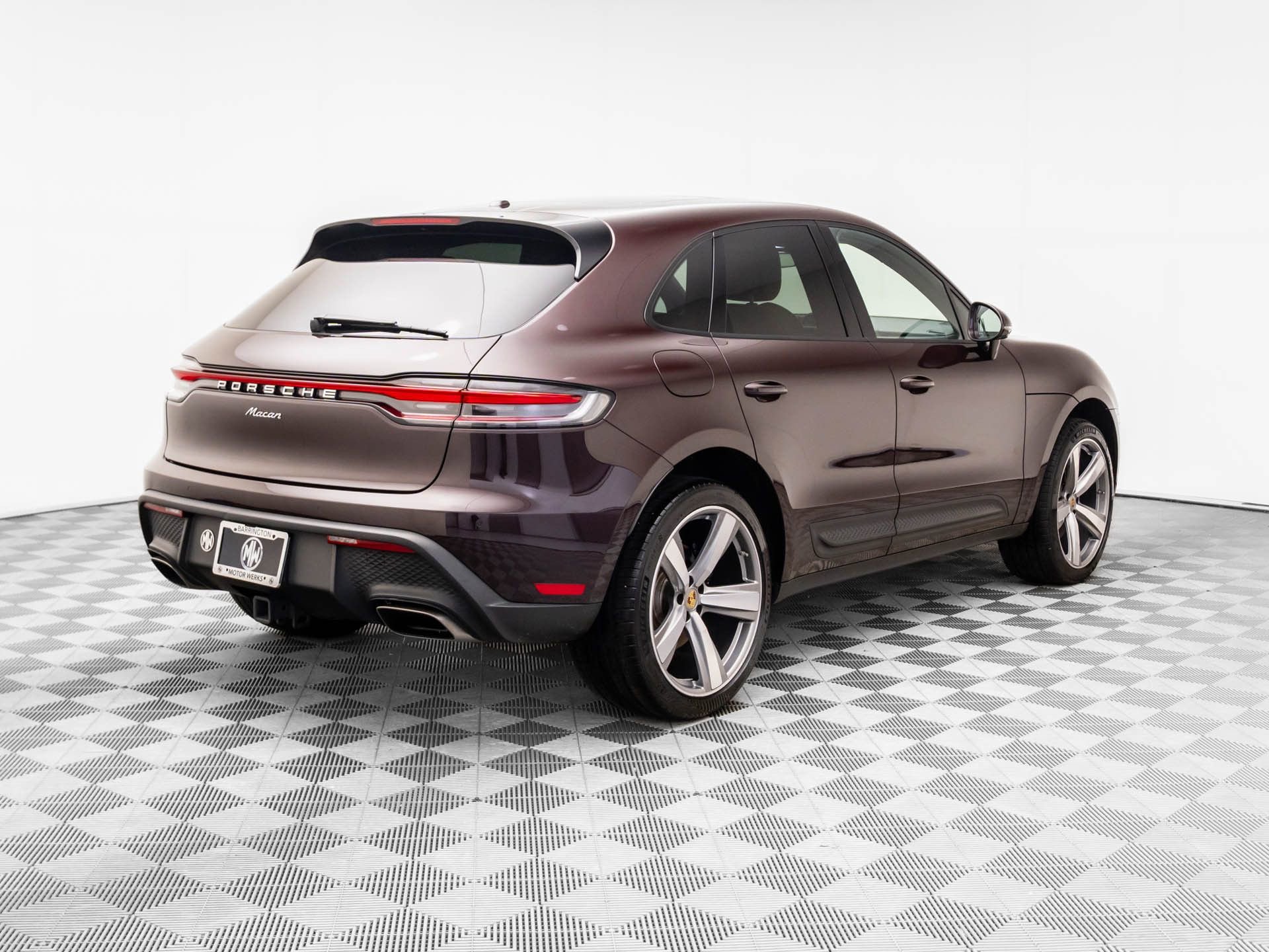 Certified 2023 Porsche Macan image 7