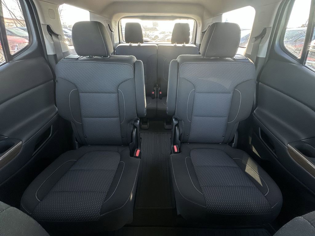 Used 2023 GMC Acadia SLE w/ Driver Convenience Package FWD image 21
