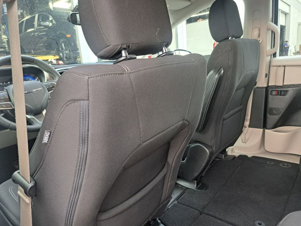Used 2023 Chrysler Voyager LX image 20