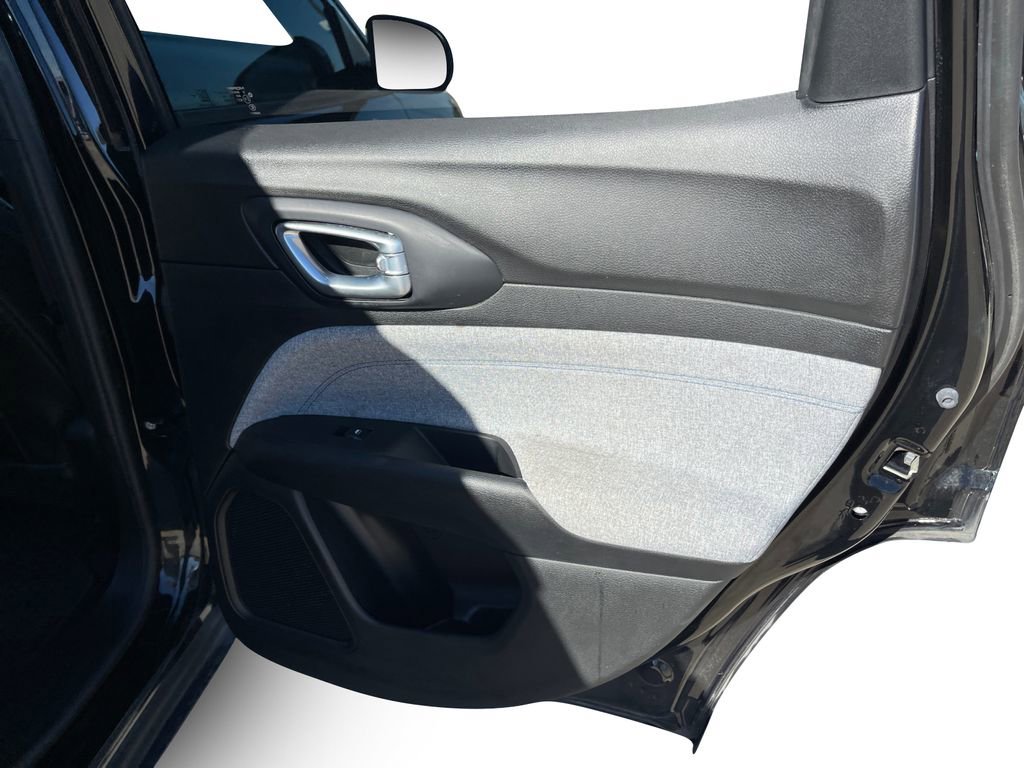 Used 2023 Jeep Compass Latitude w/ Convenience Group image 18