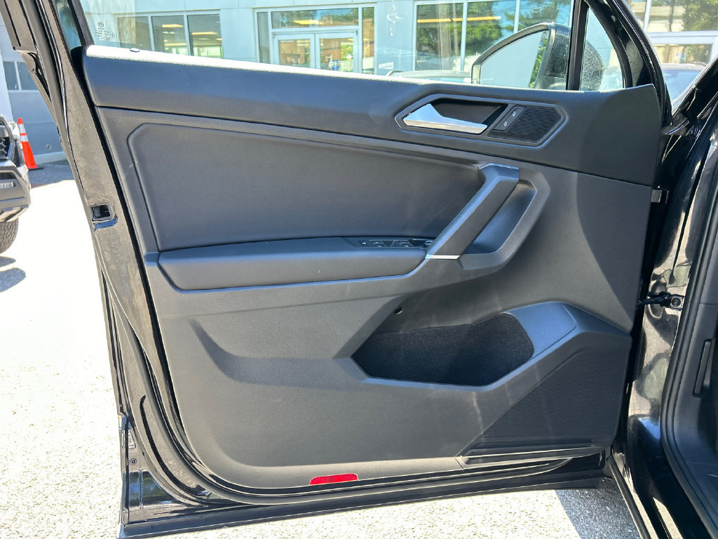 Used 2020 Volkswagen Tiguan SE w/ Panoramic Sunroof Package AWD/4WD image 9