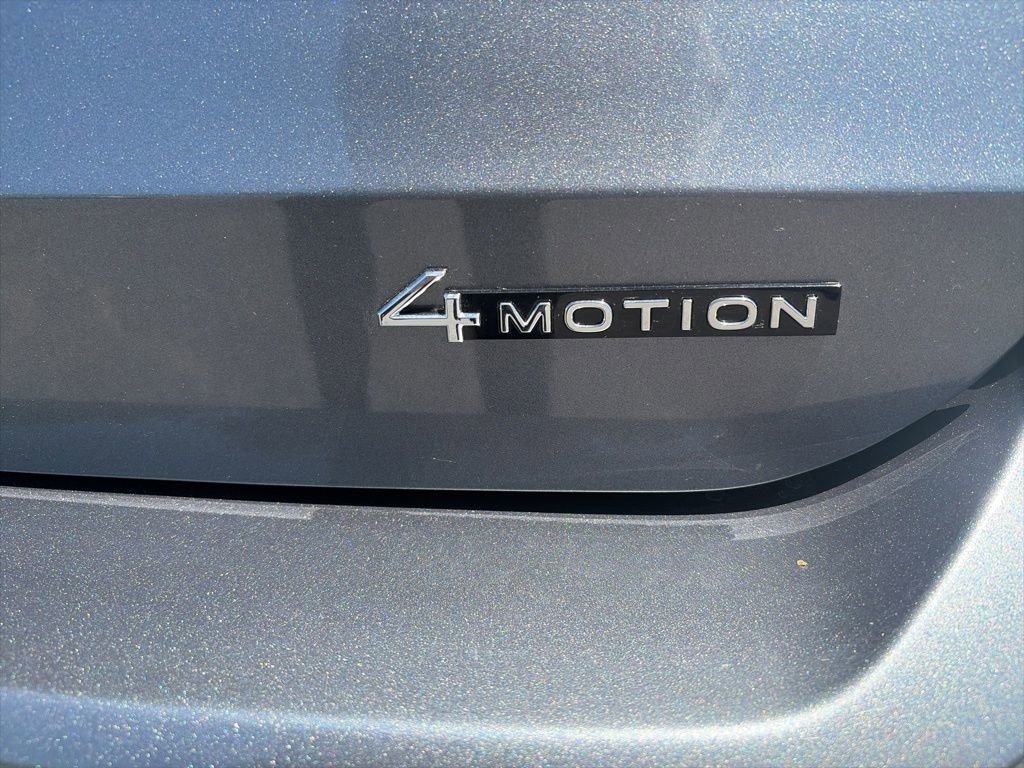 Used 2025 Volkswagen Taos SEL AWD/4WD image 33