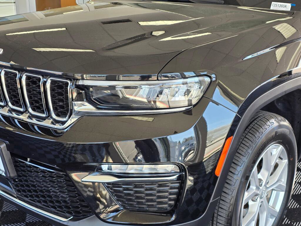 Used 2023 Jeep Grand Cherokee Limited w/ Trailer Tow Prep Group (B) image 10