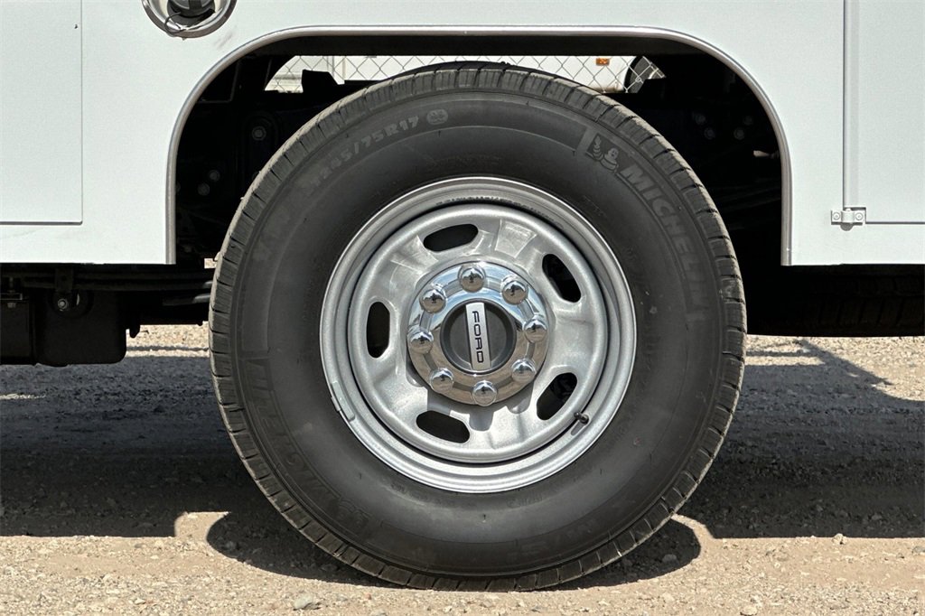 Used 2025 Ford F250 XL w/ XL Chrome Package image 23