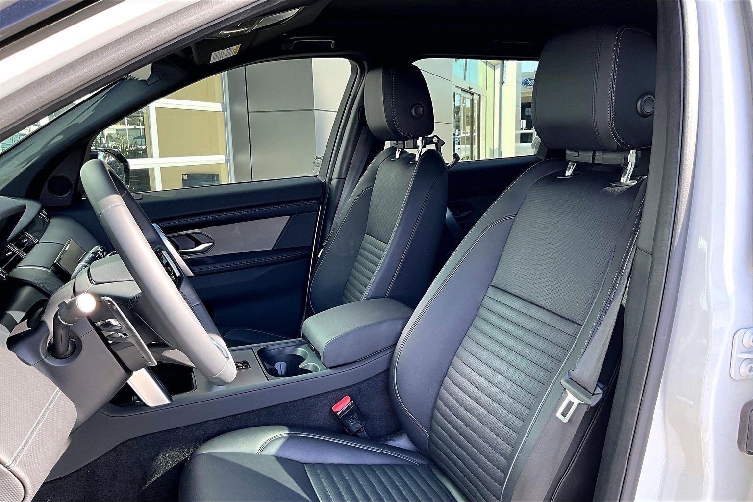 Used 2024 Land Rover Discovery Sport Dynamic SE image 25