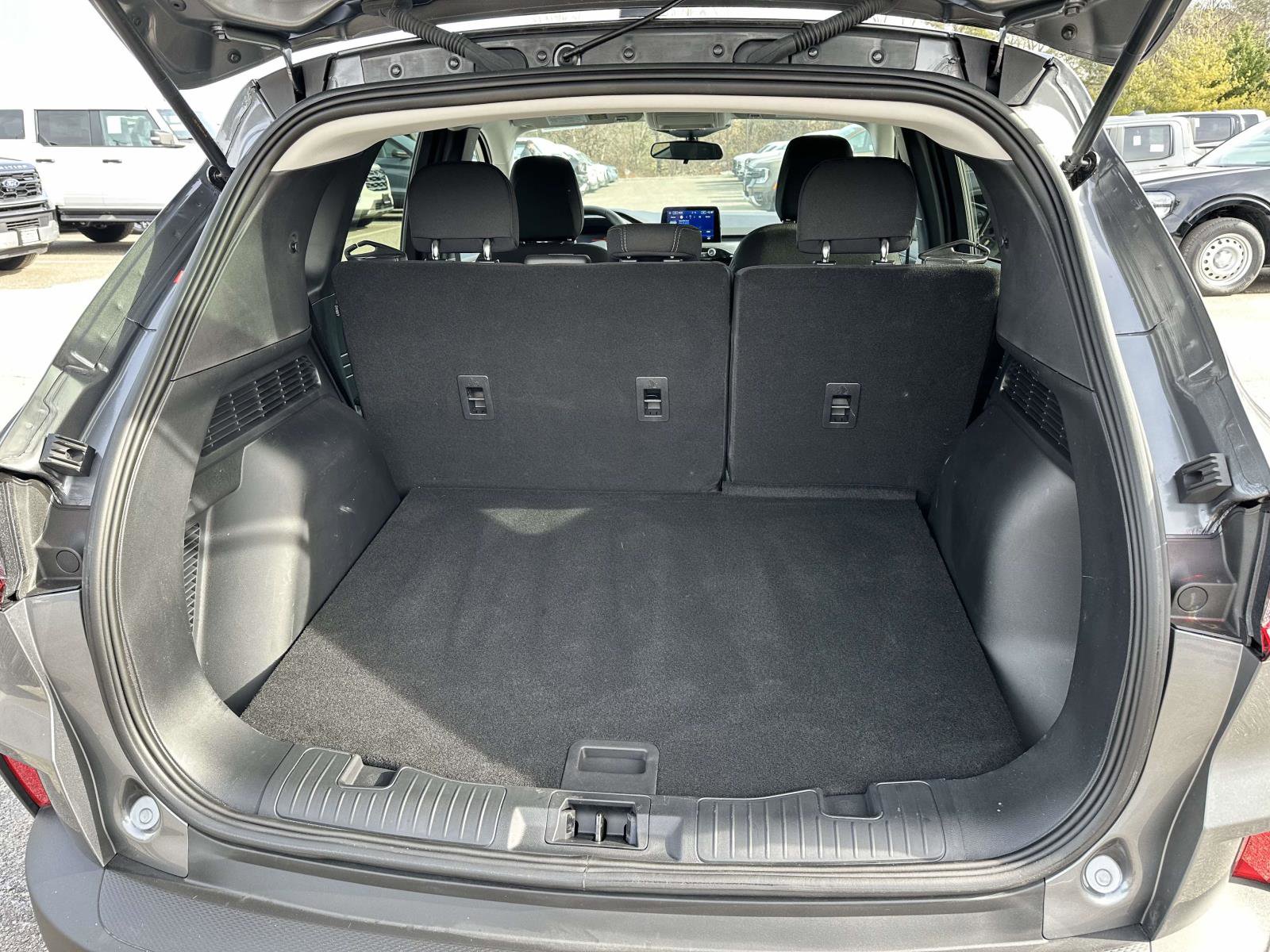 Used 2025 Ford Escape Active w/ Cold Weather Package FWD image 8