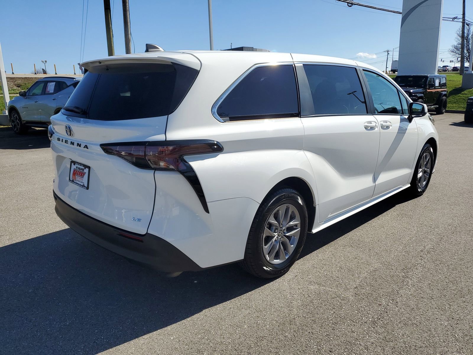 Certified 2025 Toyota Sienna LE image 4