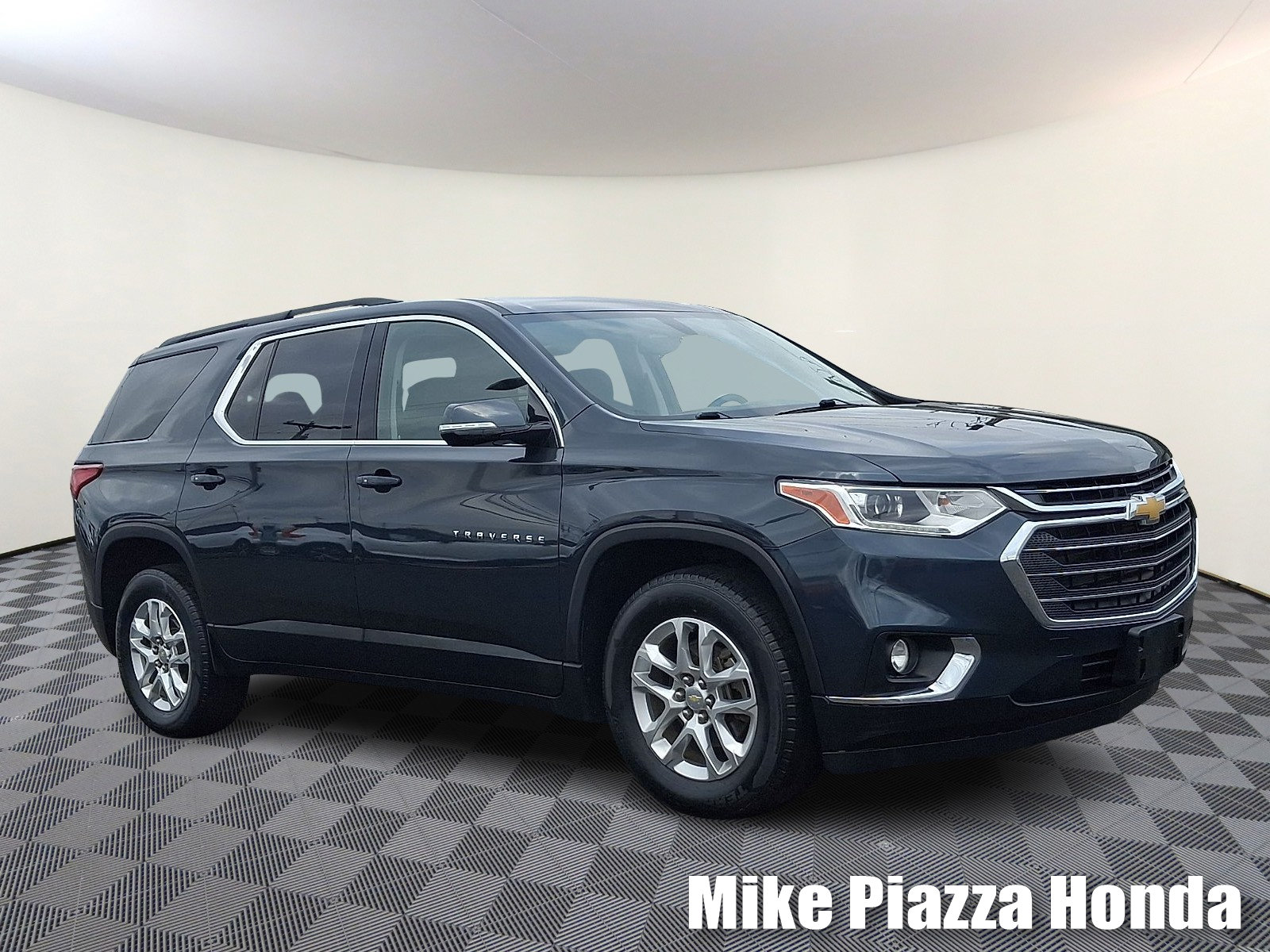 Used 2019 Chevrolet Traverse LT FWD video 1