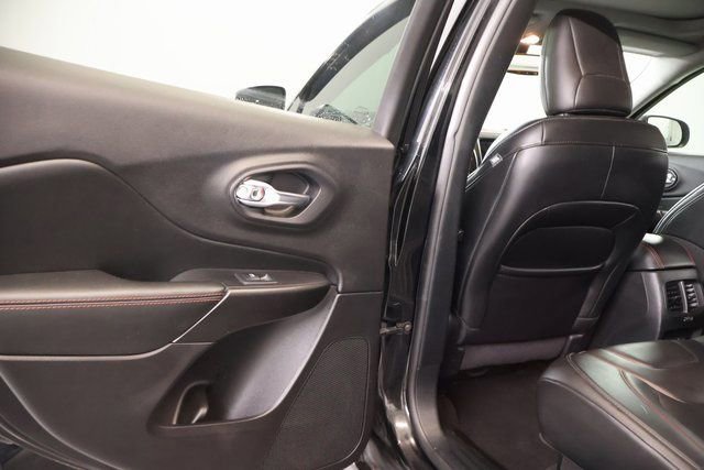 Used 2020 Jeep Cherokee Trailhawk w/ Comfort/Convenience Group image 29