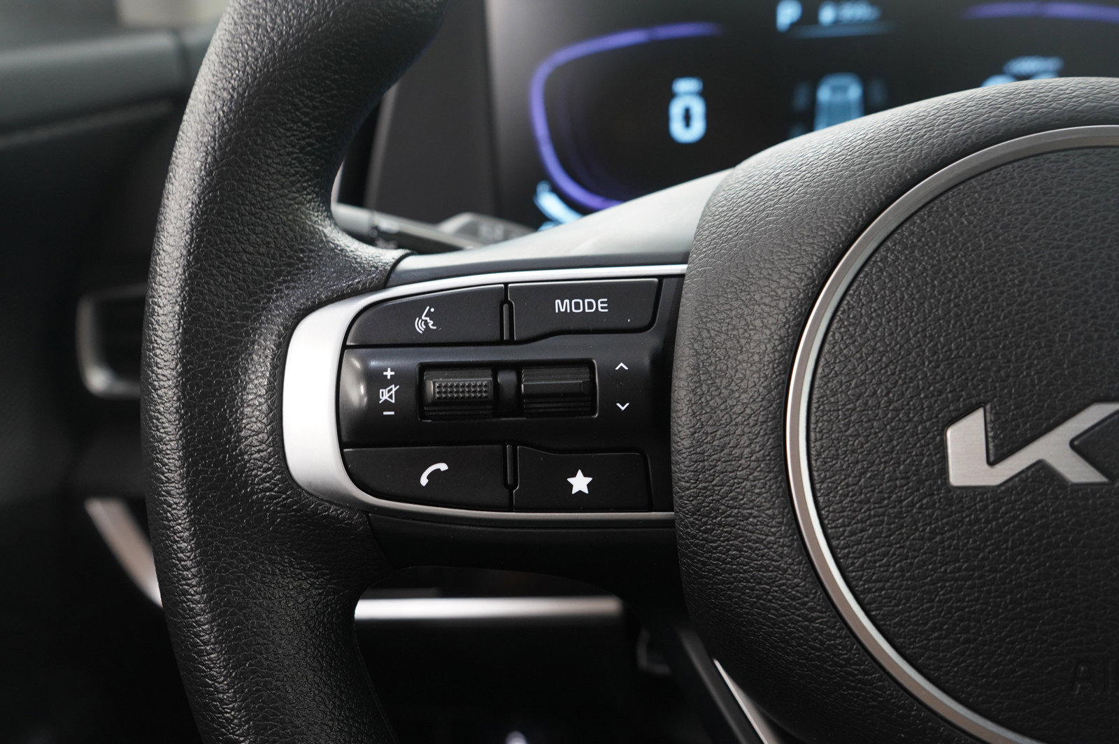 Used 2025 Kia Sportage LX image 24